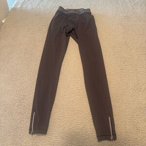 Vuori Jogger Athletic Pants Women Small 30” Gray  Ankle Zip Mid Rise  Zip Pocket